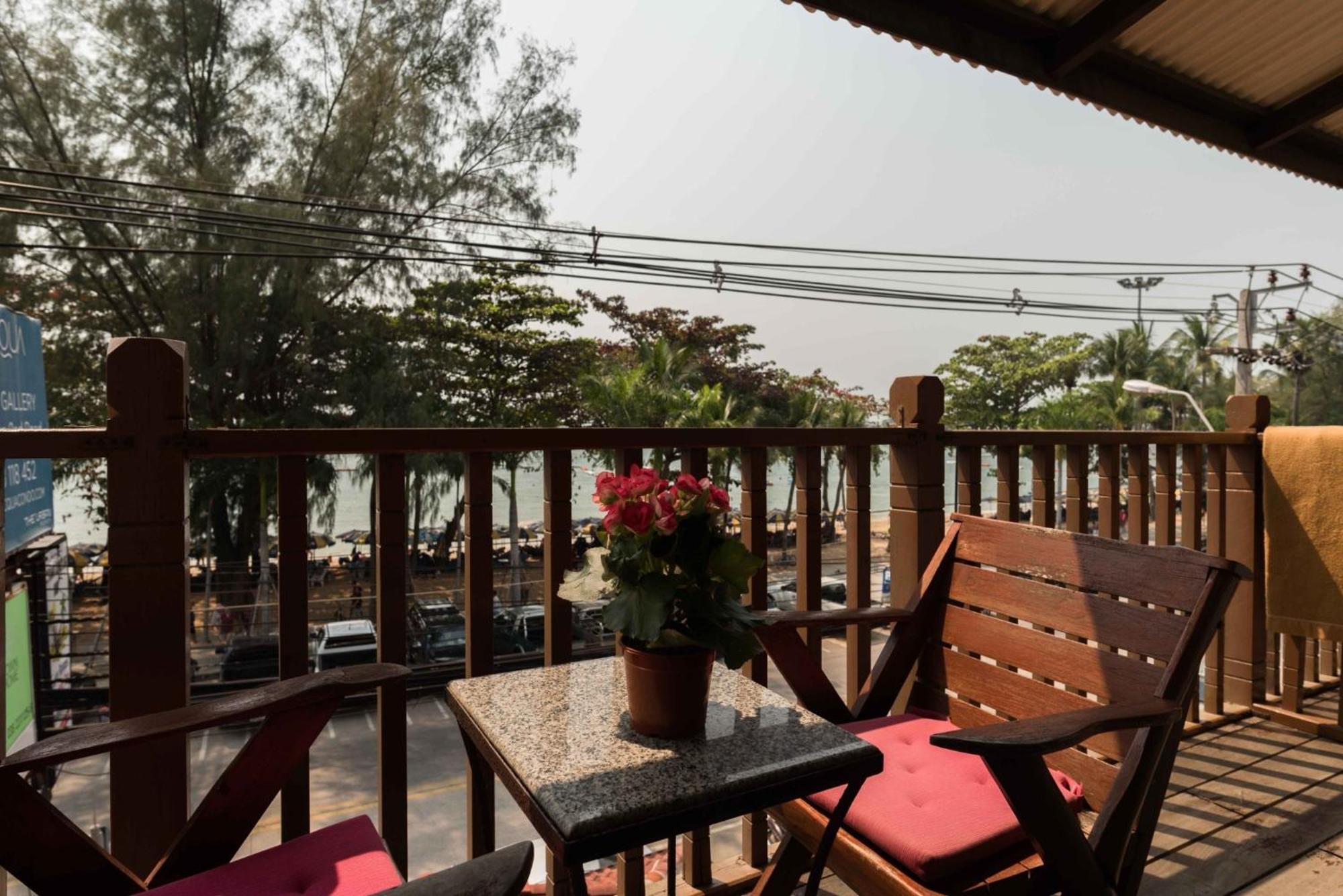 Отель Jomtien Boathouse Паттайя Экстерьер фото